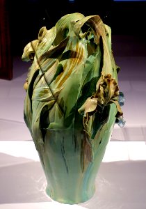 Iris Vase, design by Albert Klein, Königliche Porzellan-Manufaktur Berlin, 1899, porcelain - Bröhan Museum, Berlin - DSC03907