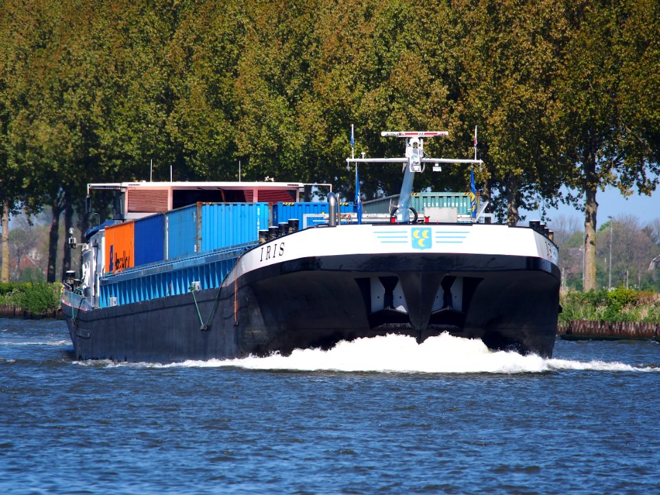 Iris, ENI 02327263 at the Amsterdam-Rhine canal, pic1