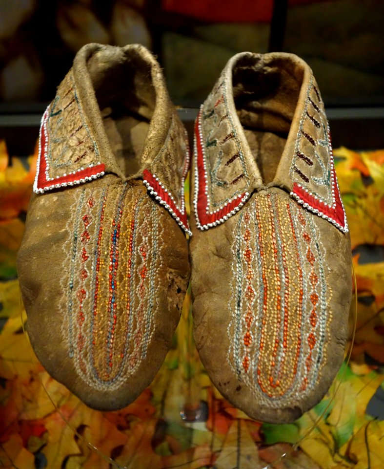 Iroquois (probably) moccasins, early 1700s - Bata Shoe Museum - DSC00649