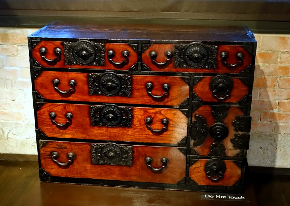 Isho dansu (clothing chest), Sendai, Japan, Meiji period, c. 1890 AD, elm wood, lacquer, iron - The Ann and Gabriel Barbier-Mueller Museum - DSC05523