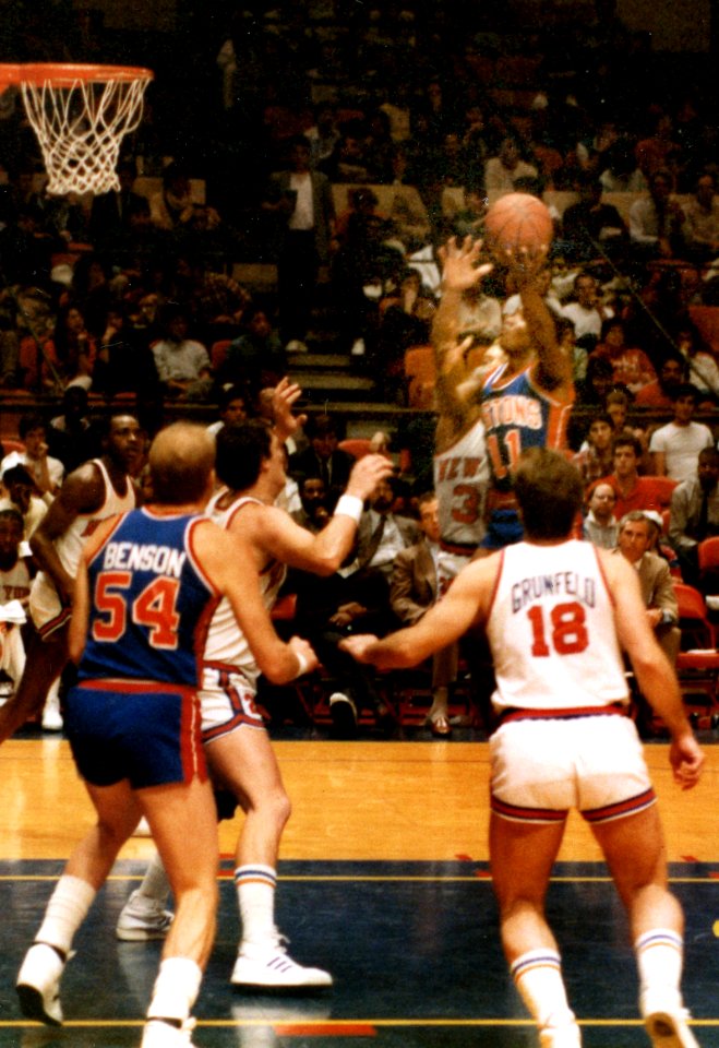Isiah-thomas detroit-v-new-york 1985
