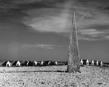 Island of Bonaire. An Obelisk in Witte Pan (white pan) in de midst of the salt, Bestanddeelnr 935-1477
