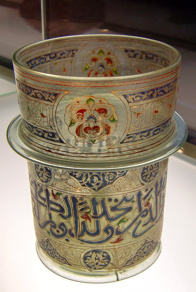 Islamic glassware, Gulbenkian Museum, 2006-01-05 Lisbon 03