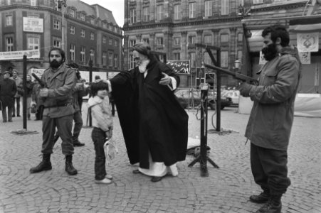 Iranmanifestatie op de Dam in Amsterdam over het schenden van mensenrechten in I, Bestanddeelnr 933-2321