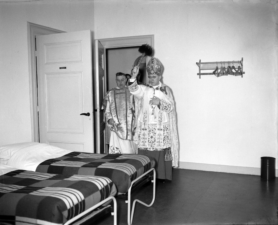 Inzegening door Mgr Alfrink, Bestanddeelnr 909-2688