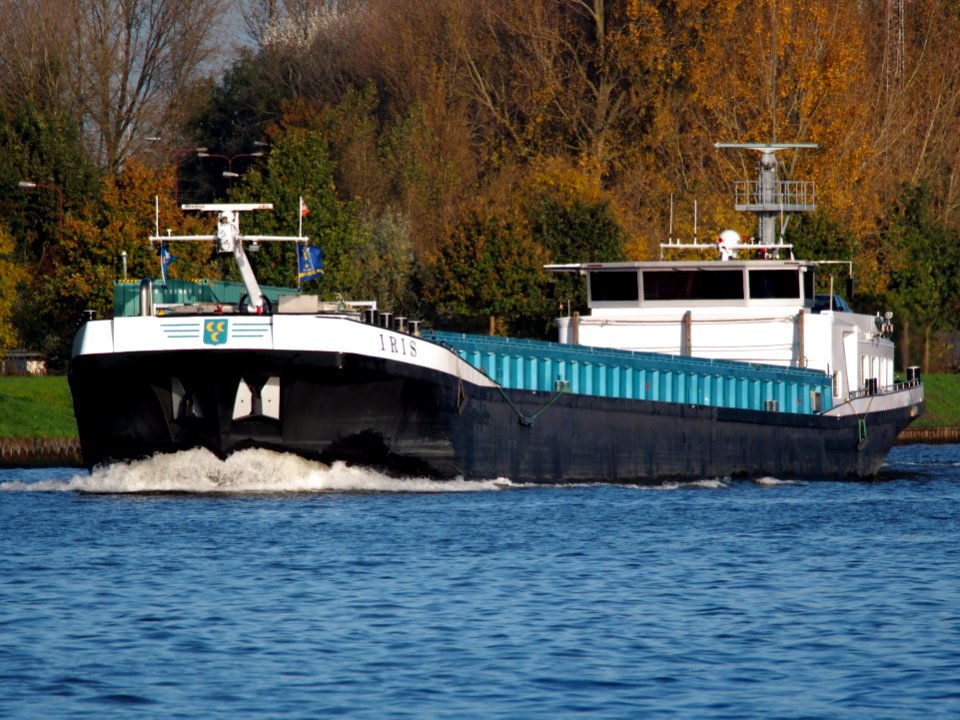 Iris (ENI 02327263) at the Amsterdam-Rhine Canal, pic1