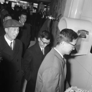 Ir. Huang Tao Yuan en andere Chinezen op Schiphol, ook opdracht Elsevier, Bestanddeelnr 918-9729