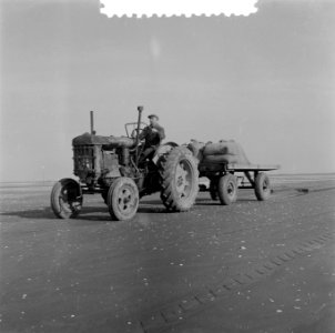 Inzaai Noordoostpolder Oostelijk Flevoland 1500 hectar met haver en gerst, Bestanddeelnr 908-3785
