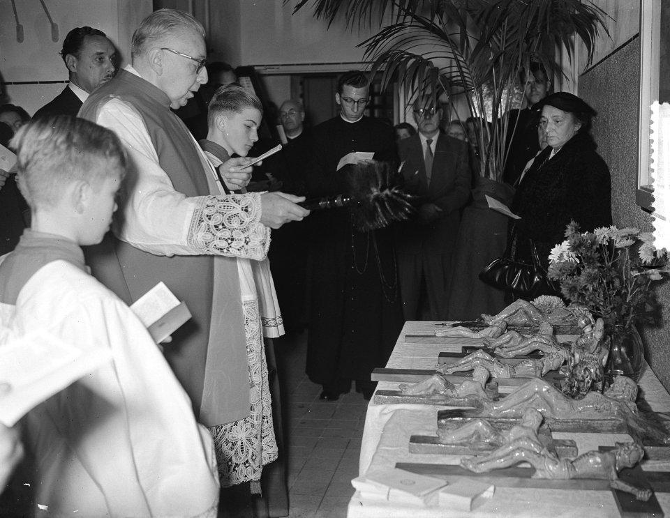 Inzegening St. Louisjongenschool Falkstraat Amsterdam door Deken van de Burgt, Bestanddeelnr 907-4271