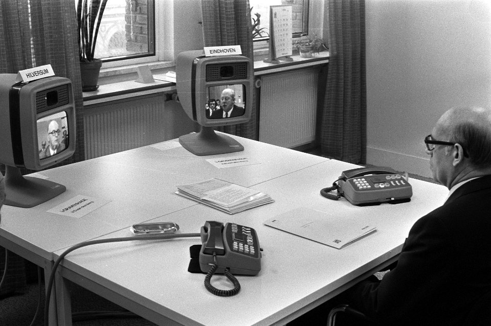 Ir. D. van den Berg , (hoofddirecteur technische zaken van de PTT) tijdens de de, Bestanddeelnr 927-0494