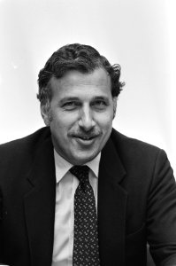 Ir. D. Luteyn (voorzitter Landbouwschap) tijdens de persconferentie, Bestanddeelnr 931-8092