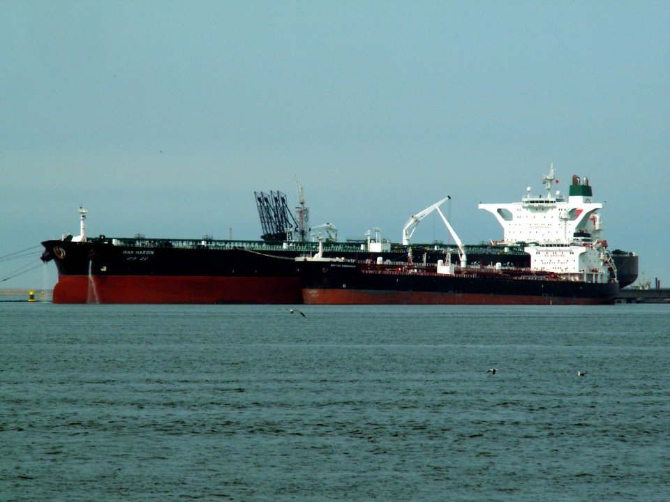 Iran Harsin - IMO 9212917 & British Endeavour IMO 9242479 at the '8e Petroleumhaven', Port of Rotterdam, Holland 23-Apr-2006