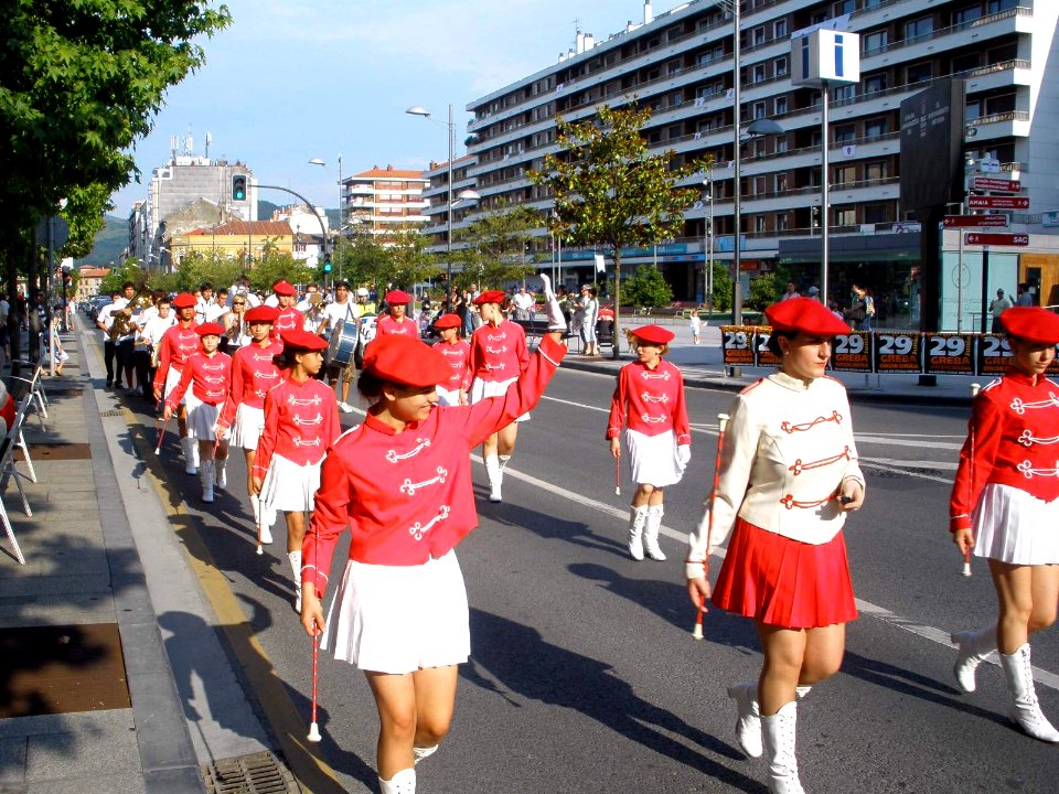 Irún - desfile de majorettes (2010) 02