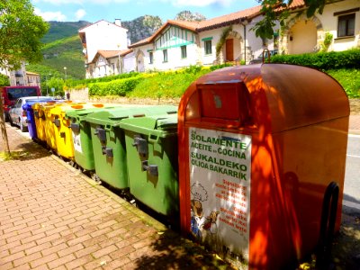 Irurzun - Contenedores de residuos urbanos 3