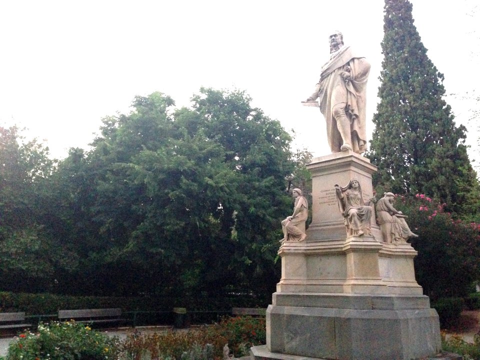 Ioannis Varvakis statue