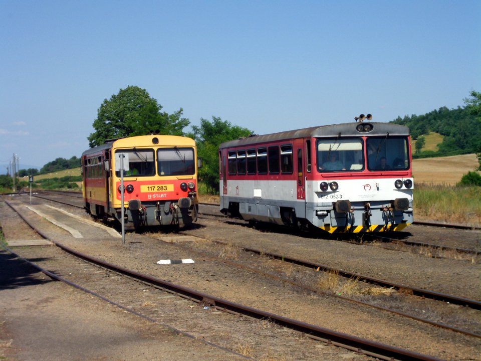 Ipolytarnoc two railcars
