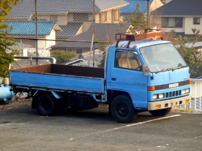ISUZU ELF 250 front