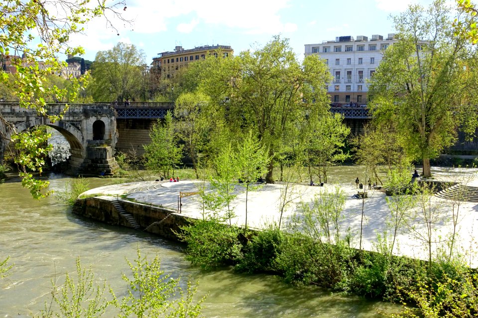 Isola Tiberina - Rome, Italy - DSC00485