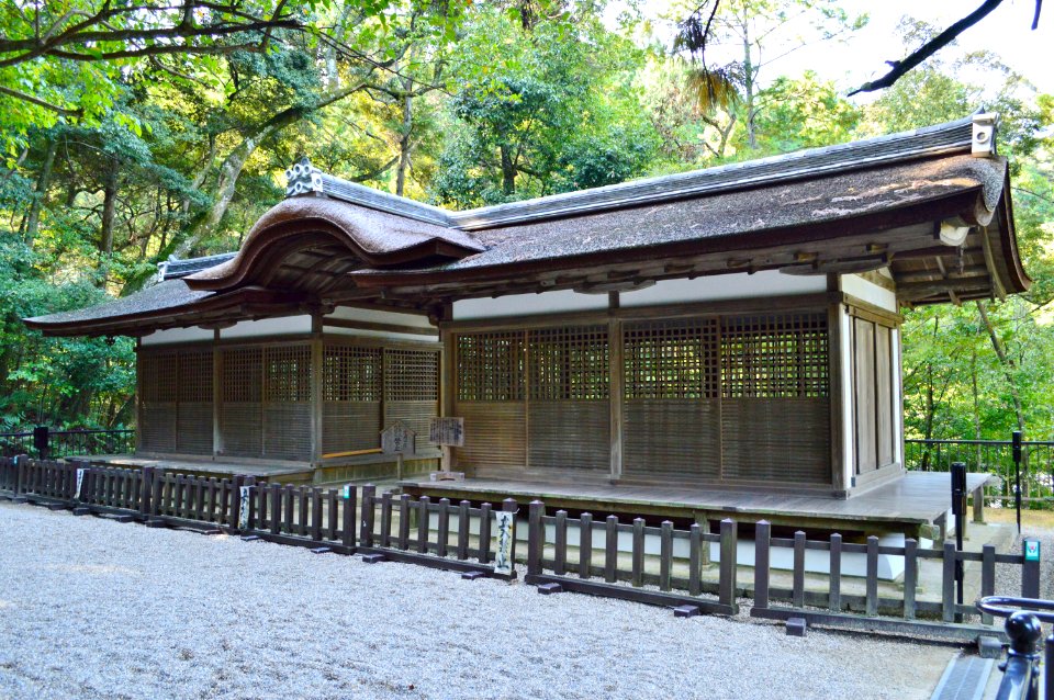 Isonokami-jingu, Izumotakeo-jinja haiden-1