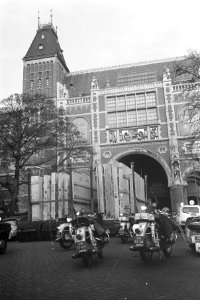 Italiaanse frescos in Rijksmuseum de ingepakte frescos komen aan bij het Rijksmu, Bestanddeelnr 921-9507