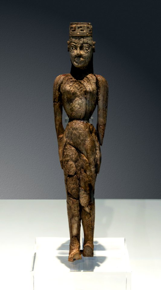 Ivory female statuette NAMA776 Athens Greece