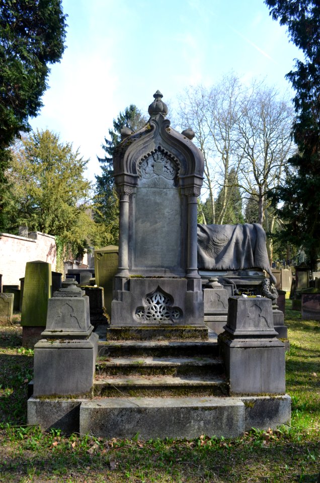 Israelitischer Friedhof (Frankfurt-Nordend), Grab Carl Meyer von Rothschild und Amschel Mayer von Rothschild