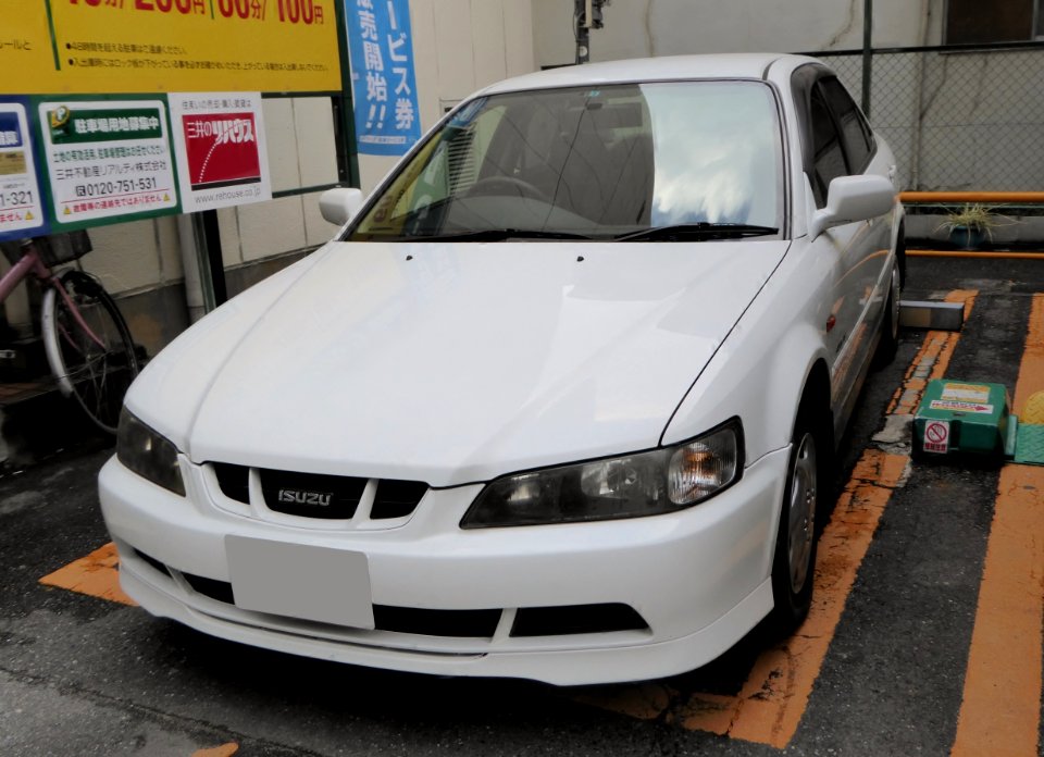 Isuzu ASKA LF (CJ2) front