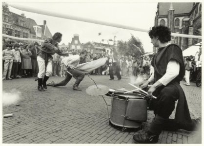 Italiaans straattheater op de Grote Markt, uitgevoerd door Teatro Nucleo uit Pontelagoscuro (Ferrara), Italië