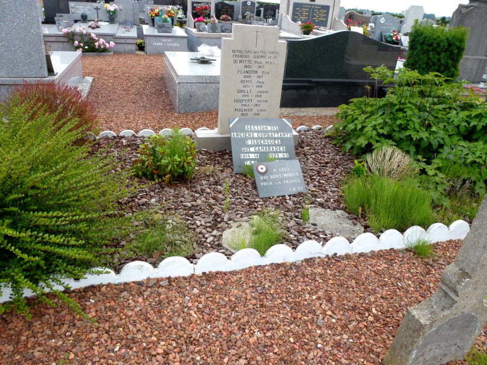 Isbergues (Pas-de-Calais) cimetière, sépulture des militaires français
