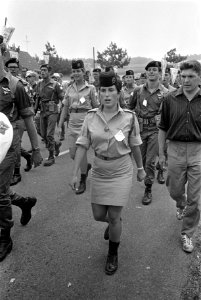 Israëlische mannelijke en vrouwelijke soldaten, Bestanddeelnr 922-6399