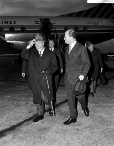 Italiaanse minister van Begroting professor Guiseppe de Medici op Schiphol aange, Bestanddeelnr 915-7409