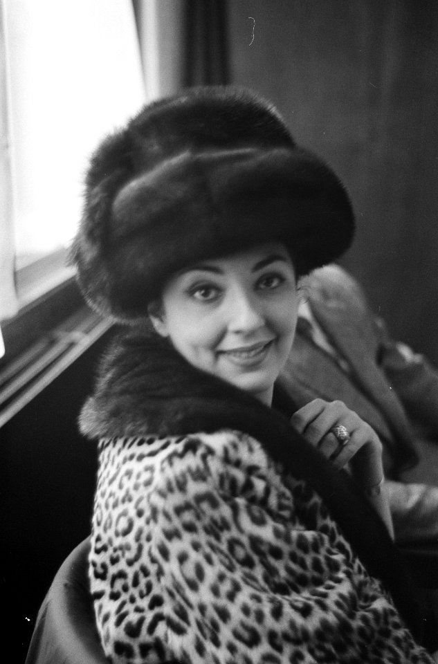 Italiaans Operagezelschap in Amsterdam Anna Moffo tijdens persconferentie, Bestanddeelnr 913-4262