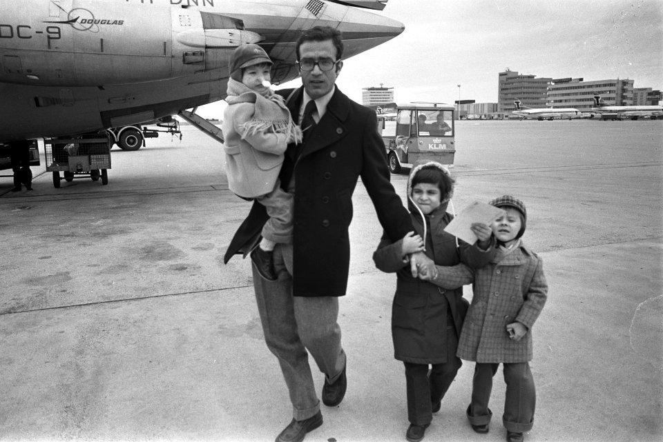 Italiaanse kinderen met ademhalingsmoeilijkheden op Schiphol, Bestanddeelnr 925-9684