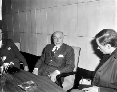 Italiaanse minister van Begroting professor Guiseppe de Medici op Schiphol aange, Bestanddeelnr 915-7410