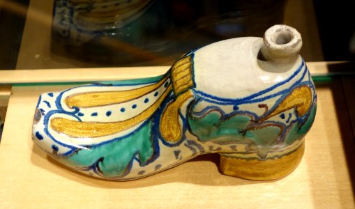 Italian shoe-shaped graffiato handwarmer, c. 1690 - Bata Shoe Museum - DSC00306