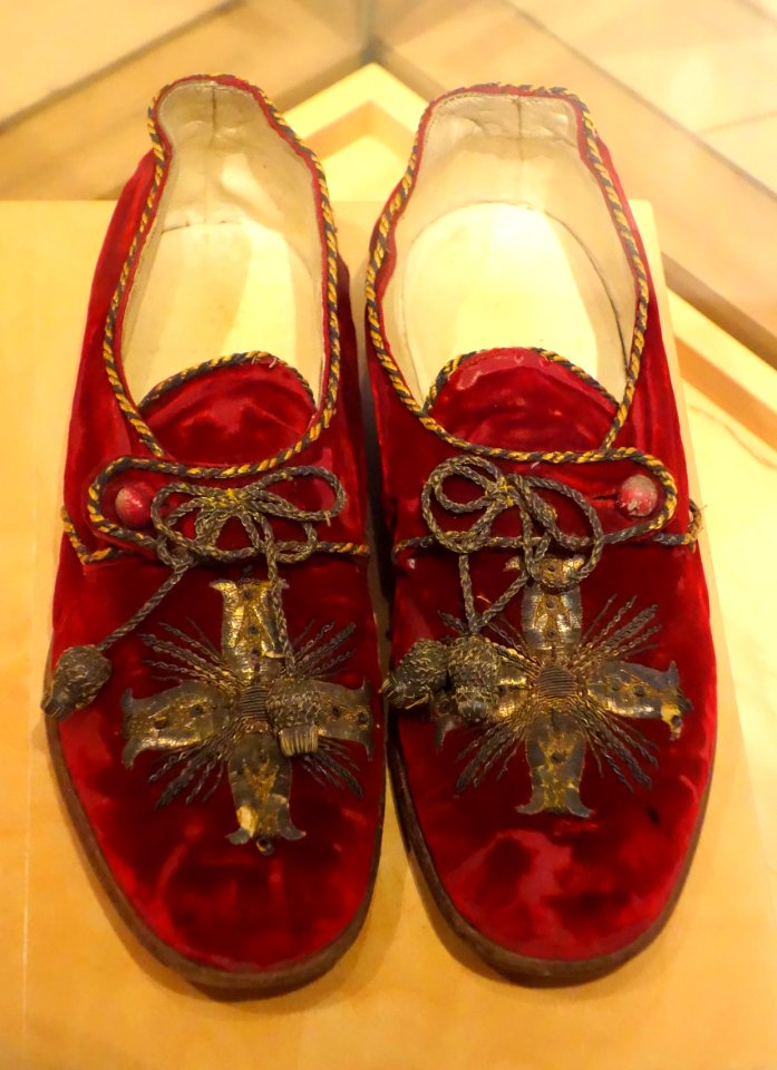 Italian shoes worn by Pope Benedict XV in the years 1914-1922, shoes made 1800-1823, red velvet - Bata Shoe Museum - DSC00149