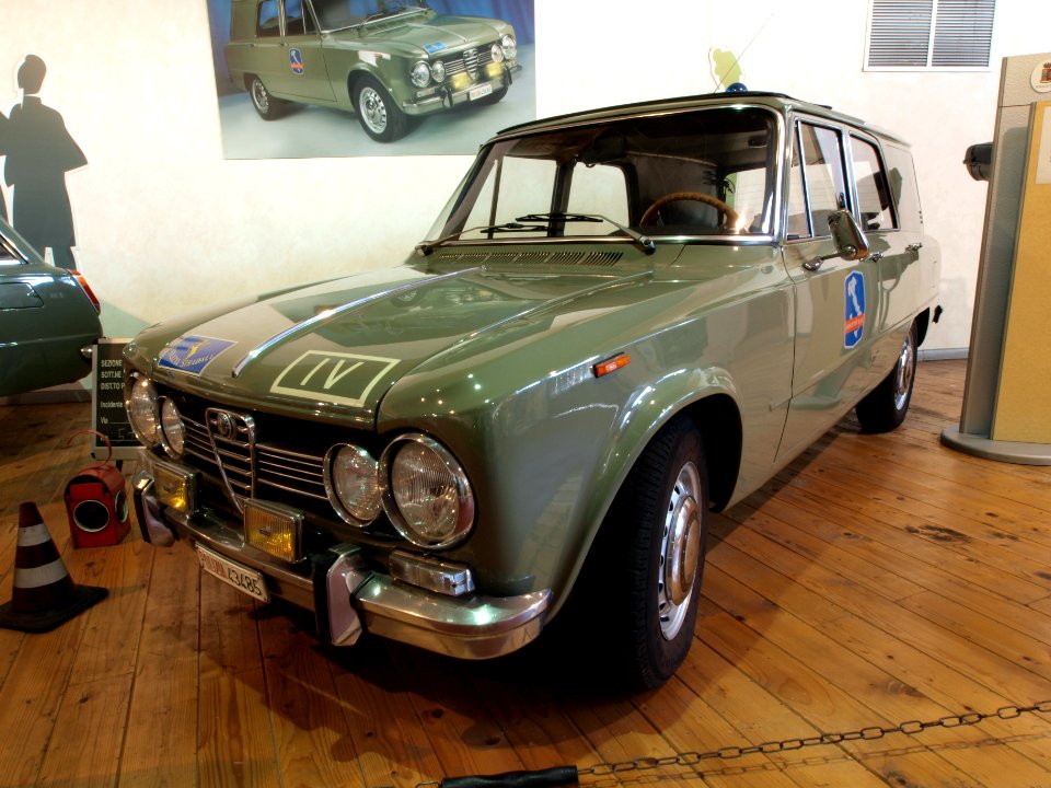 Italian police car, Alfa Romeo, polizia 43485 photo-1