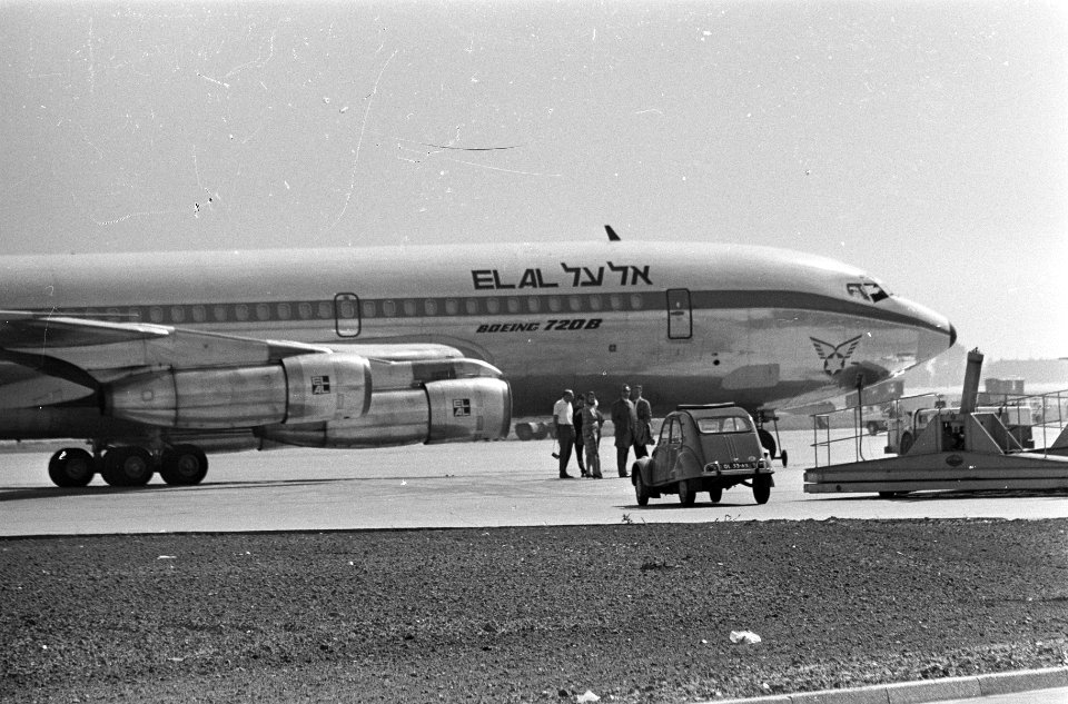 Israelisch vliegtuig met bloedplasma op Schiphol, Bestanddeelnr 920-3887