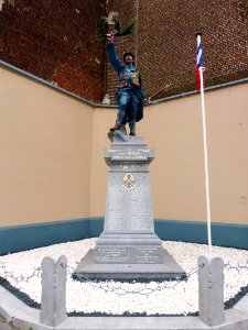 Isbergues Molinghem (Pas-de-Calais) monument aux morts communal