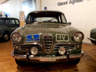 Italian police car, Alfa Romeo, polizia 24785 photo-1