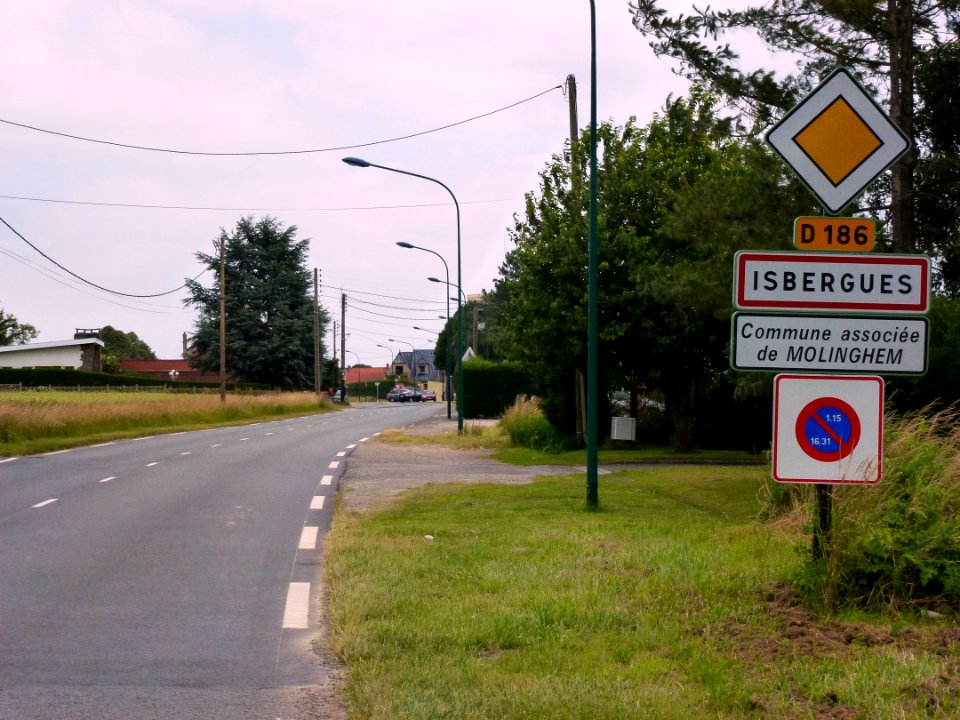 Isbergues Molinghem (Pas-de-Calais) city limit sign