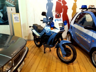 Italian police motor cycle photo2