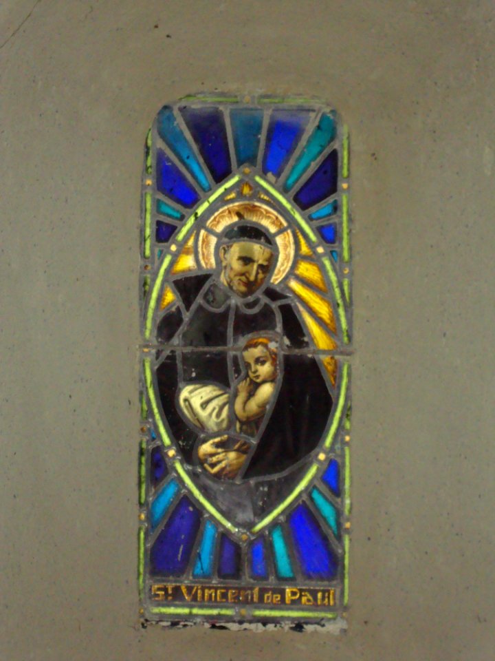 Issor (Pyr-Atl, Fr) vitrail 4Saint Vincent de Paul