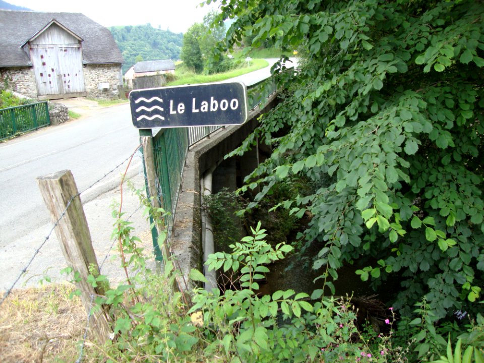Issor (Pyr-Atl, Fr) Le Laboo, pont du D918