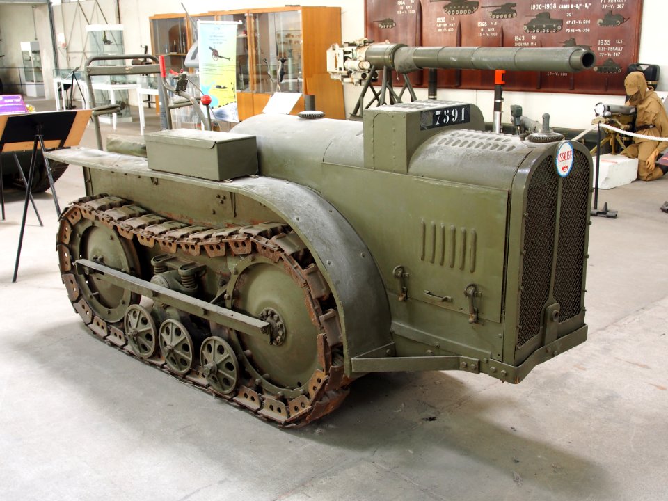 Issoise infantry tractor, Musée des Blindés, France, pic-1