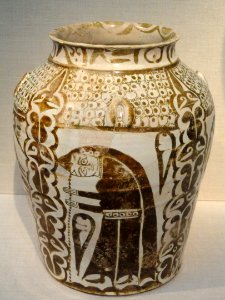 Jar, Iraq, Abbasid dynasty, 10th century AD, earthenware painted over glaze with luster - Freer Gallery of Art - DSC05313