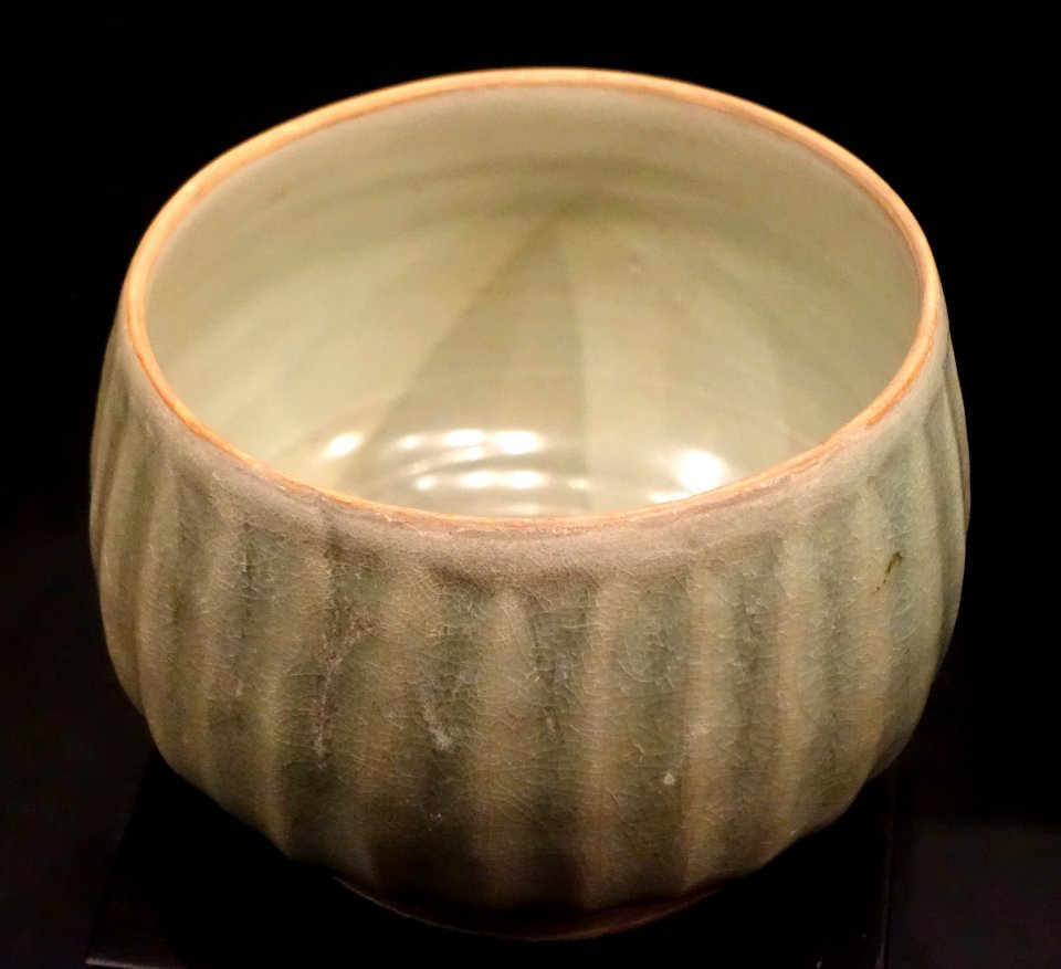 Jar, China, Song dynasty, 960-1279 AD, stoneware with celadon glaze - Östasiatiska museet, Stockholm - DSC09481