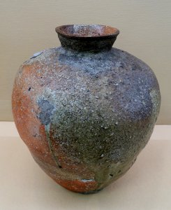 Jar, Shigaraki ware, Muromachi period, 1400s AD, ceramic - Hakone Museum of Art - Hakone, Kanagawa, Japan - DSC08247
