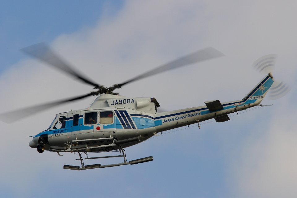 JCG-Bell 412EP-JA908A-Fukuoka airport-20081212-132040