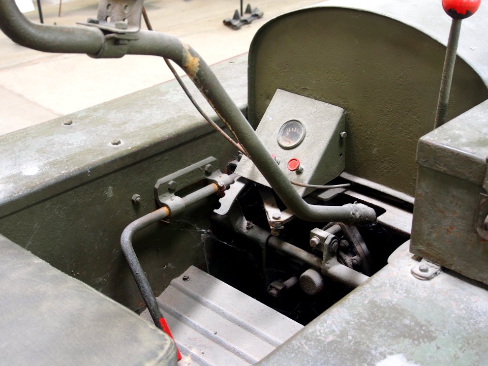Issoise infantry tractor, Musée des Blindés, France, pic-4